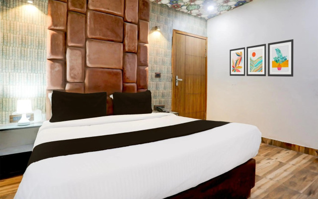 OYO Flagship 80461 R K Residency