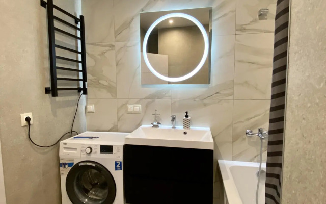 Лайнер на улице Максима Горького