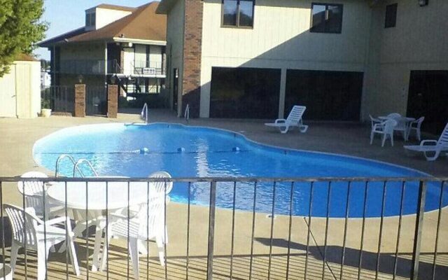 Branson Royal Inn & Suites