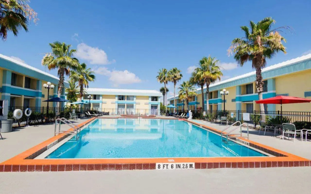 Garnet Inn & Suites, Orlando