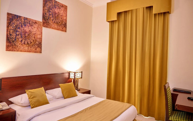 Click Square Hotel