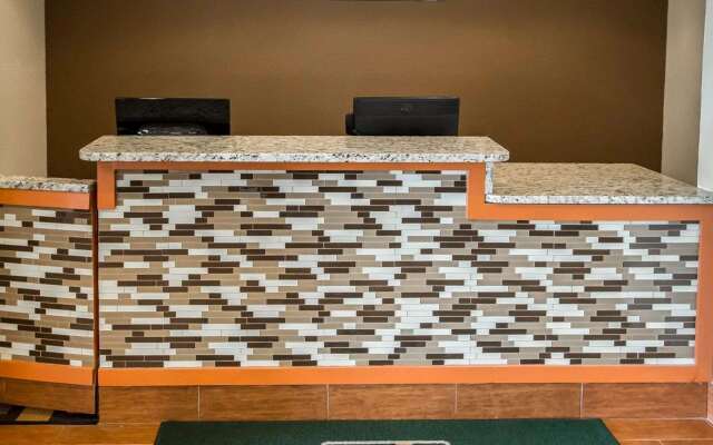 Quality Inn Chesterton near Indiana Dunes National Park I-94