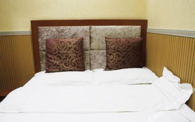 Xinyue Hotel (Dadukou District Ping'an Light Rail Station)