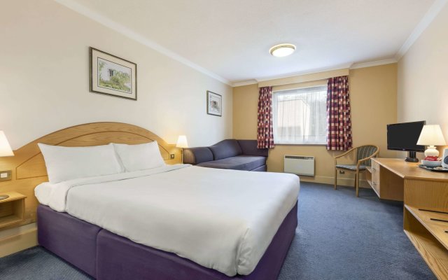 Days Inn by Wyndham Watford Gap