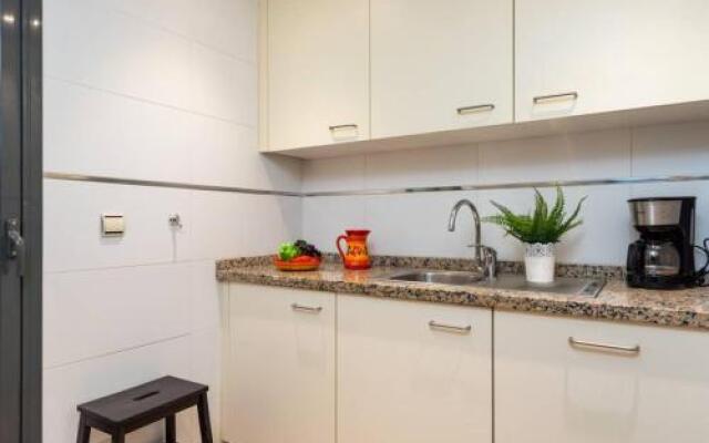 2BR poolfront family apartment WIFI and Near beach