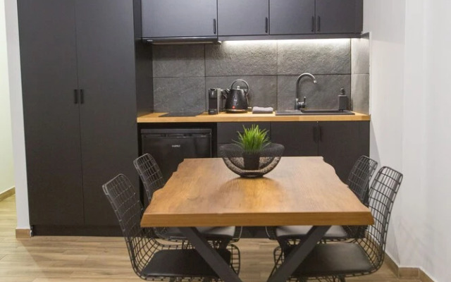 Raise Acropolis View Suites