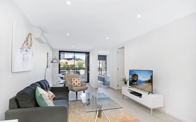 2BR Apt Wifi Infinity Pool St Kilda