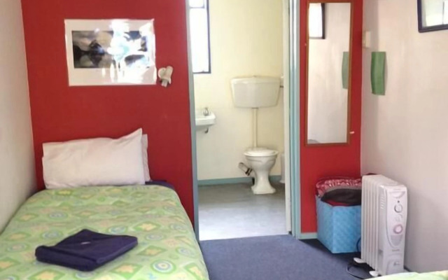Sequoia Lodge & Backpackers