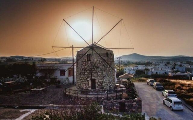 The Windmill Adamas Sea View