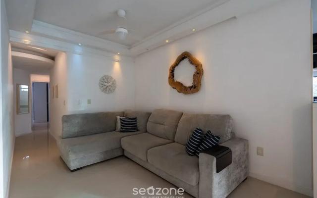 Stay Steps From the sea in Meia Praia - VIM