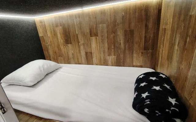 RecoRoom Capsule Hotel (RecoRum) Artyom
