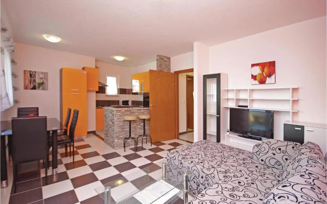 One-Bedroom Apartment Makarska with Sea View 07