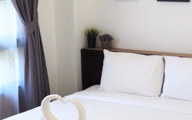 Sherloft Home and Hostel Private Room