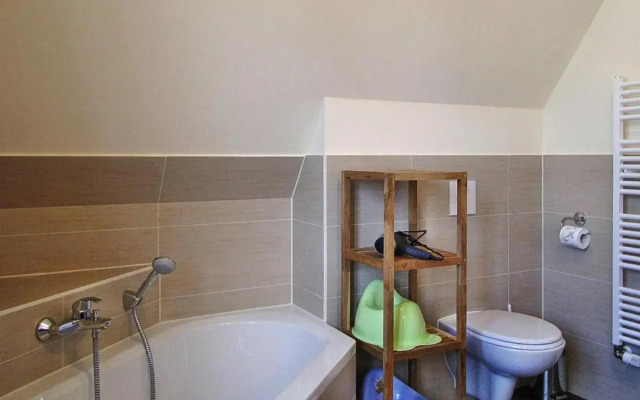 Holiday House Nightingale, Glowe
