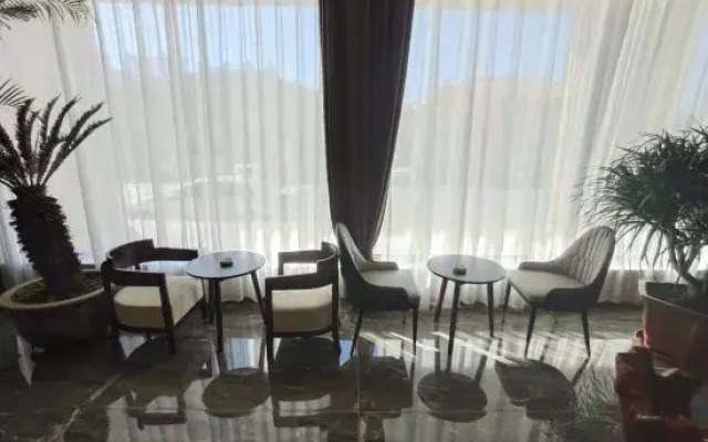 Yunwei Business Hotel