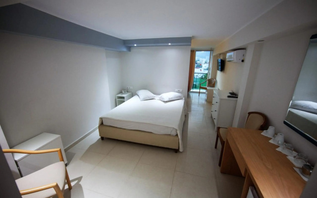 Thomas Beach Hotel