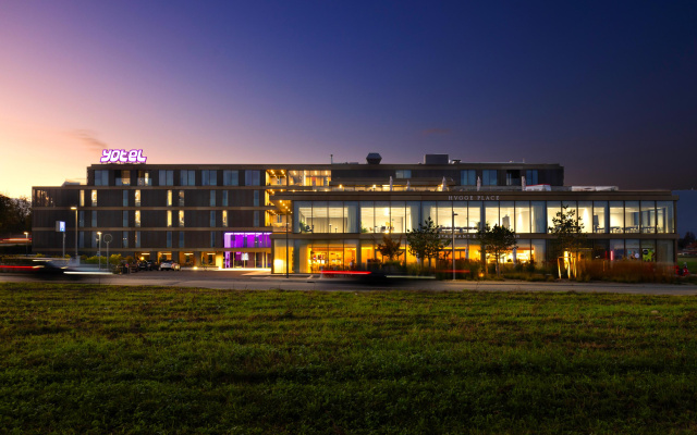 YOTEL Geneva Lake