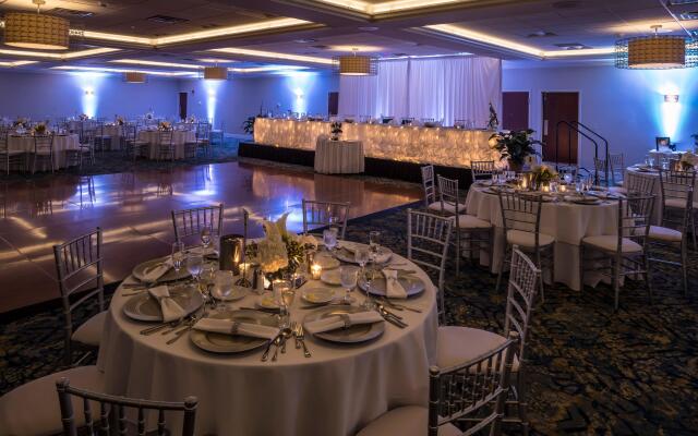 Crowne Plaza Suites Pittsburgh South by IHG
