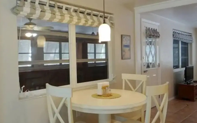 203 22nd St 2 Bedroom Home by Redawning