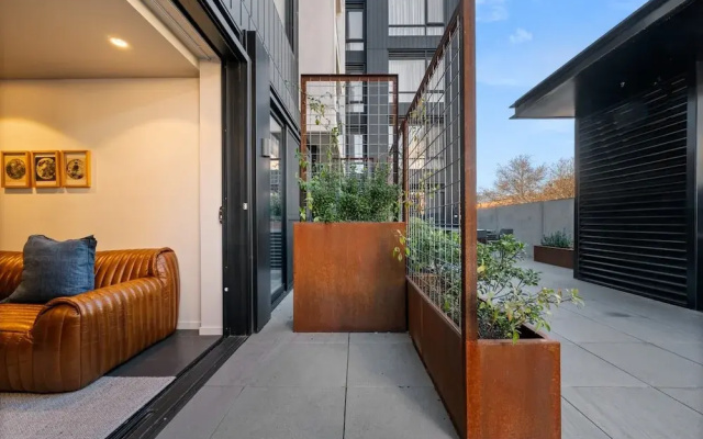 Convenient Braddon Studio With Parking