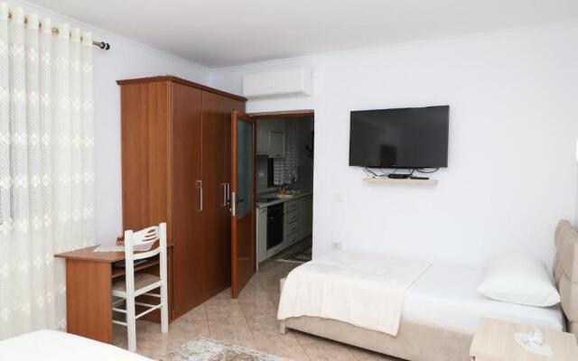 Downtown Apartment 2