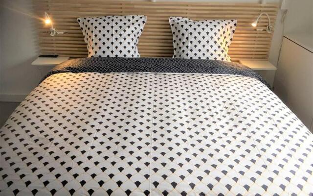 Appartement design tout confort (parking gratuit)