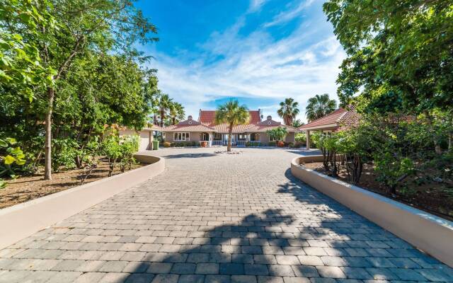 Spacious Ocean Front Mansion - Private Beach & Infinity Pool