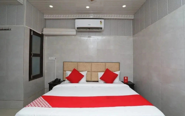 Qlark Stay by OYO Rooms