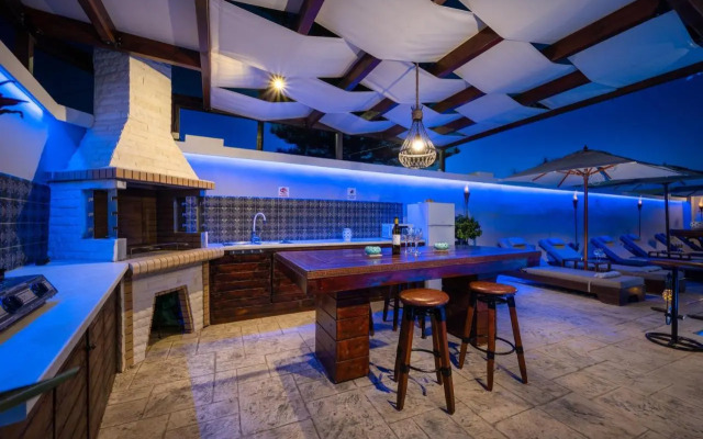 Pervolia-House