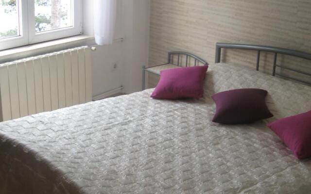 Apartments & Room Nina