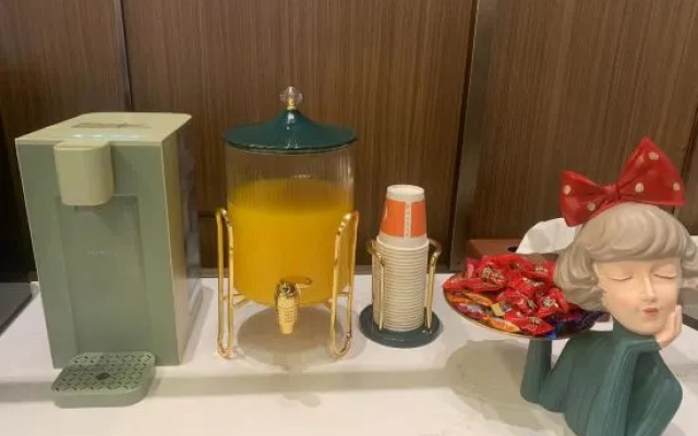 Orange Hotel (Beijing Xizhimen Xinjiekou Subway Station)