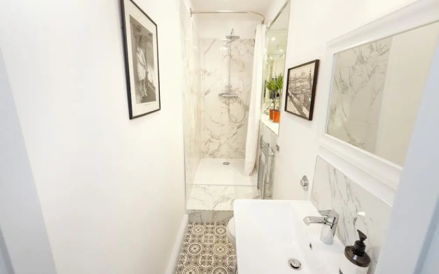 Spacious 2-Bedroom Ground Floor Flat