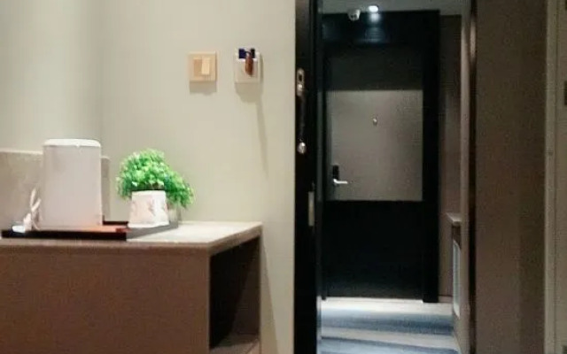 Huayi Selected Hotel (Nanguan subway station store, Liangxiang, Beijing)
