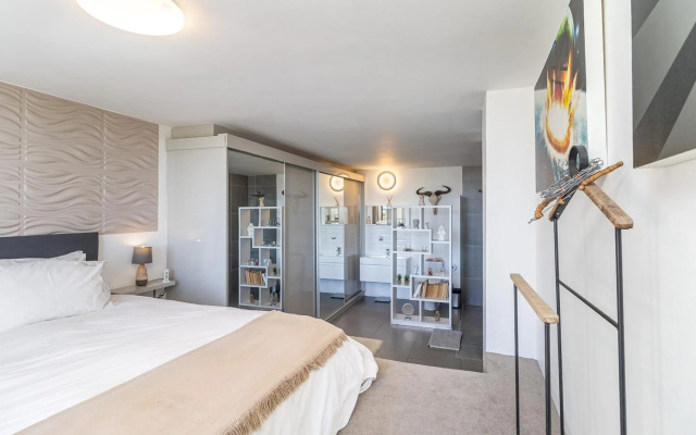 Cape Town Skyroof apartment LOADSHED PROOF Ocean Views