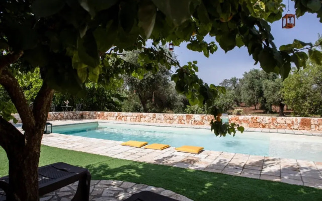 Trullo Nonna Netta con Piscina Idromassaggio e Area Giochi