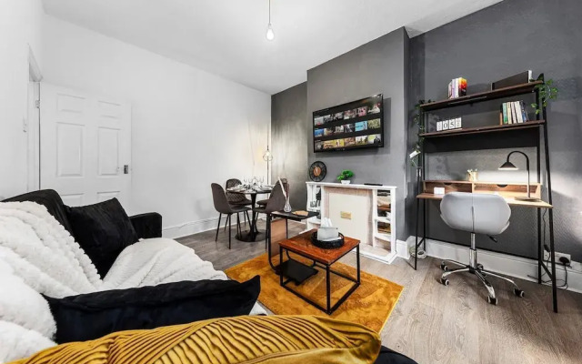 Elegant 1 Bdr Flat in Goodmayes w Free Parking