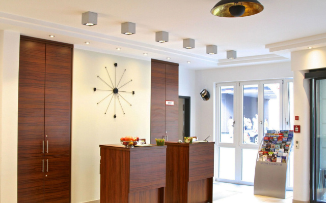 Augusten Hotel