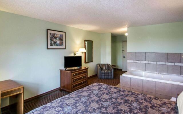 Rodeway Inn Lakeville