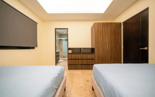 2 BR Condo Rooftop Gym & Pool - Veronica