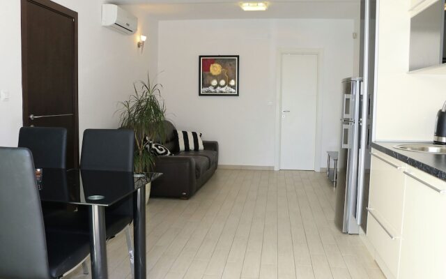 Modernistic Apartment in Primosten With Pool