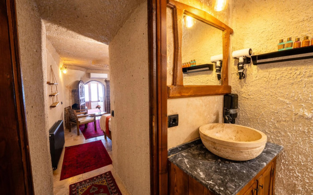 Mysterious Cave Suites
