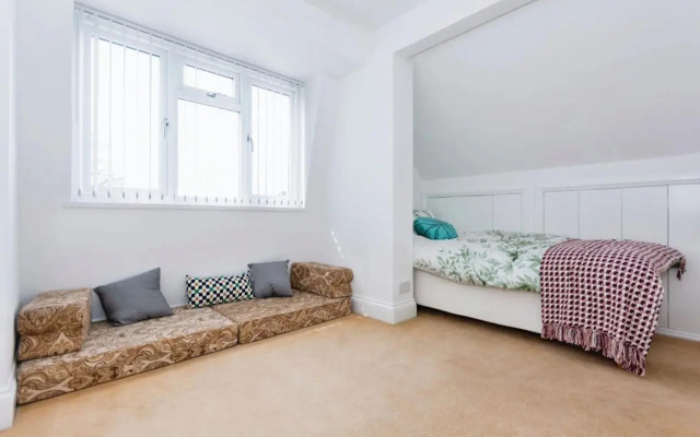 Modern 3 Bed Home Solihull Centre