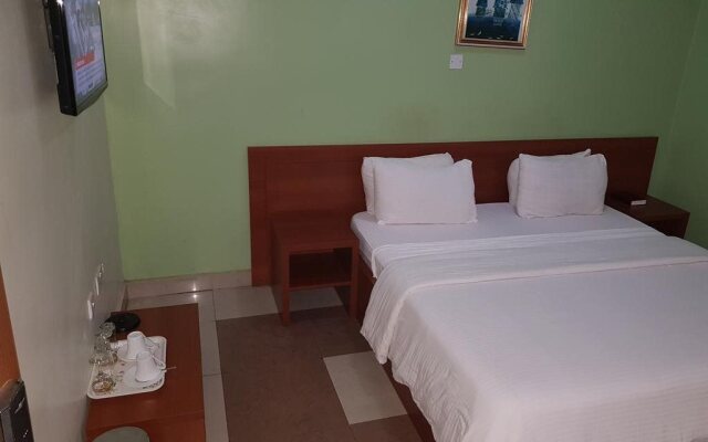 Ozom Hotel