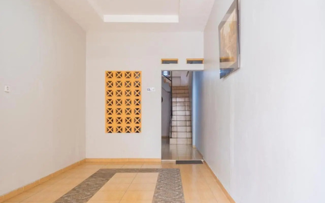 Guest House Kost and Kantin by RedDoorz