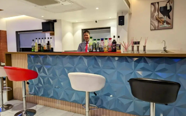 Hotel Red Chillee Restro