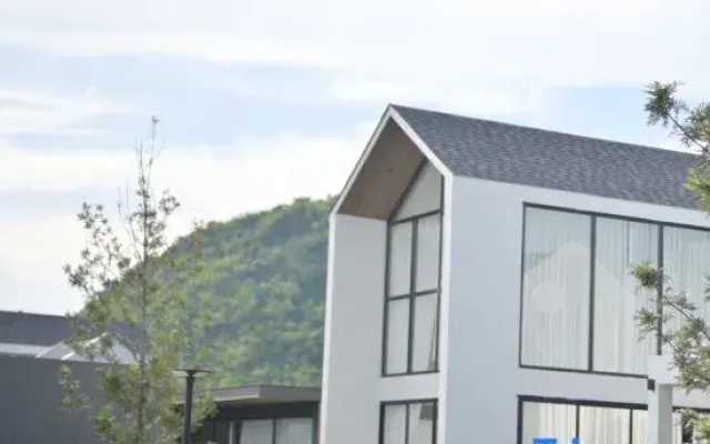 8 Valley KhaoYai