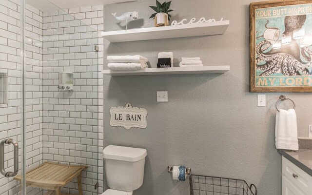 Tequila Little Time 3 Bedroom Home by Redawning