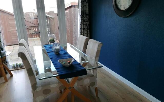 Delightful, central 3 bedroom house with garden.