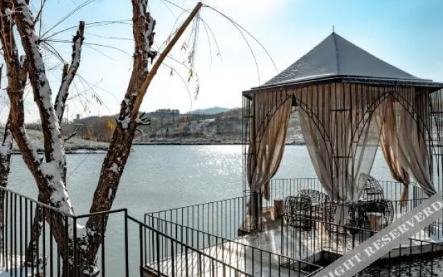 Zhi Lan Qiu Lakeside Homestay
