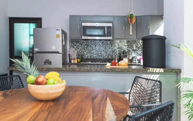 Grand Villa w Private Patio & Parking
